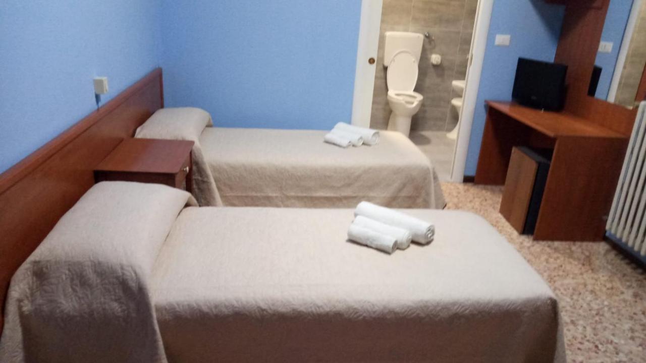 Hotel Primarosa Салсомаджоре Терме Екстериор снимка