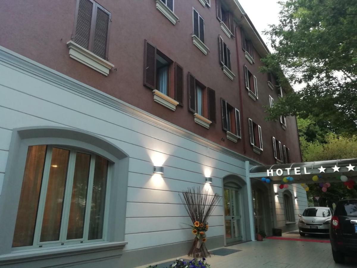 Hotel Primarosa Салсомаджоре Терме Екстериор снимка